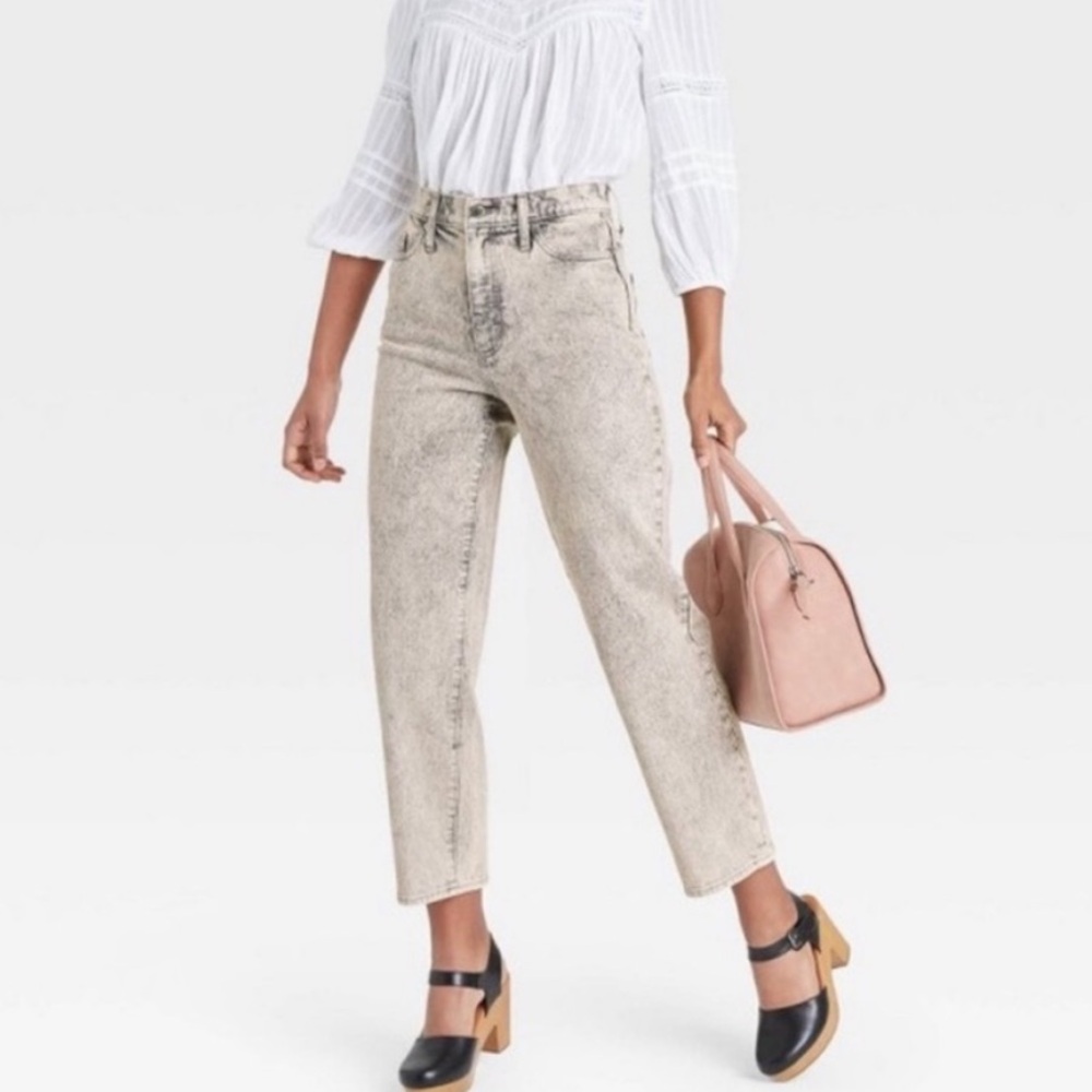 Universal Thread Cream Straight Leg Jeans